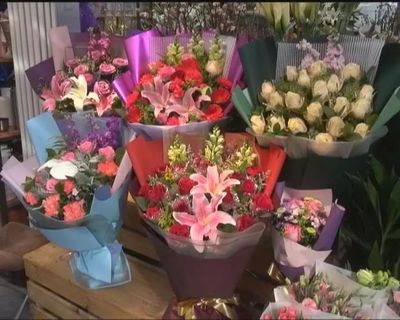 “她經濟”催熱首都花市，玫瑰領跑節日消費，禮品花卉銷售迎來小高峰